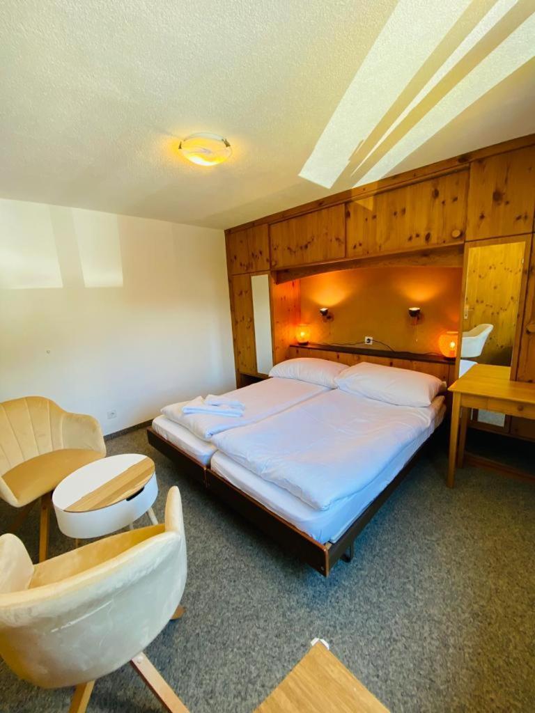 Hotel Old Jnn كلوسترز المظهر الخارجي الصورة