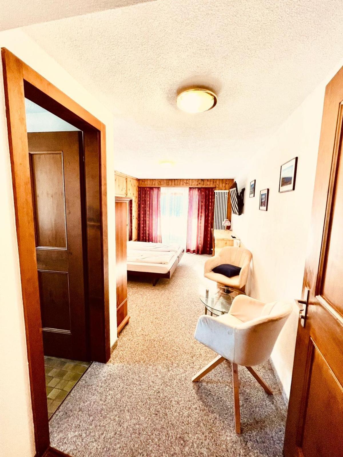 Hotel Old Jnn كلوسترز المظهر الخارجي الصورة