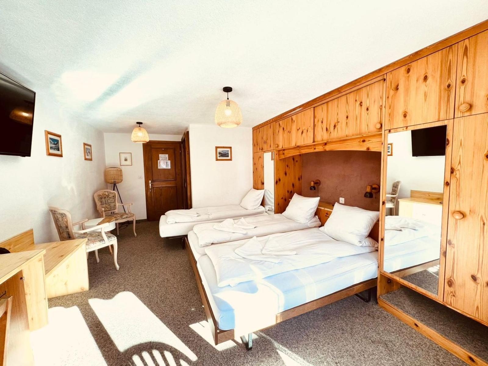 Hotel Old Jnn كلوسترز المظهر الخارجي الصورة